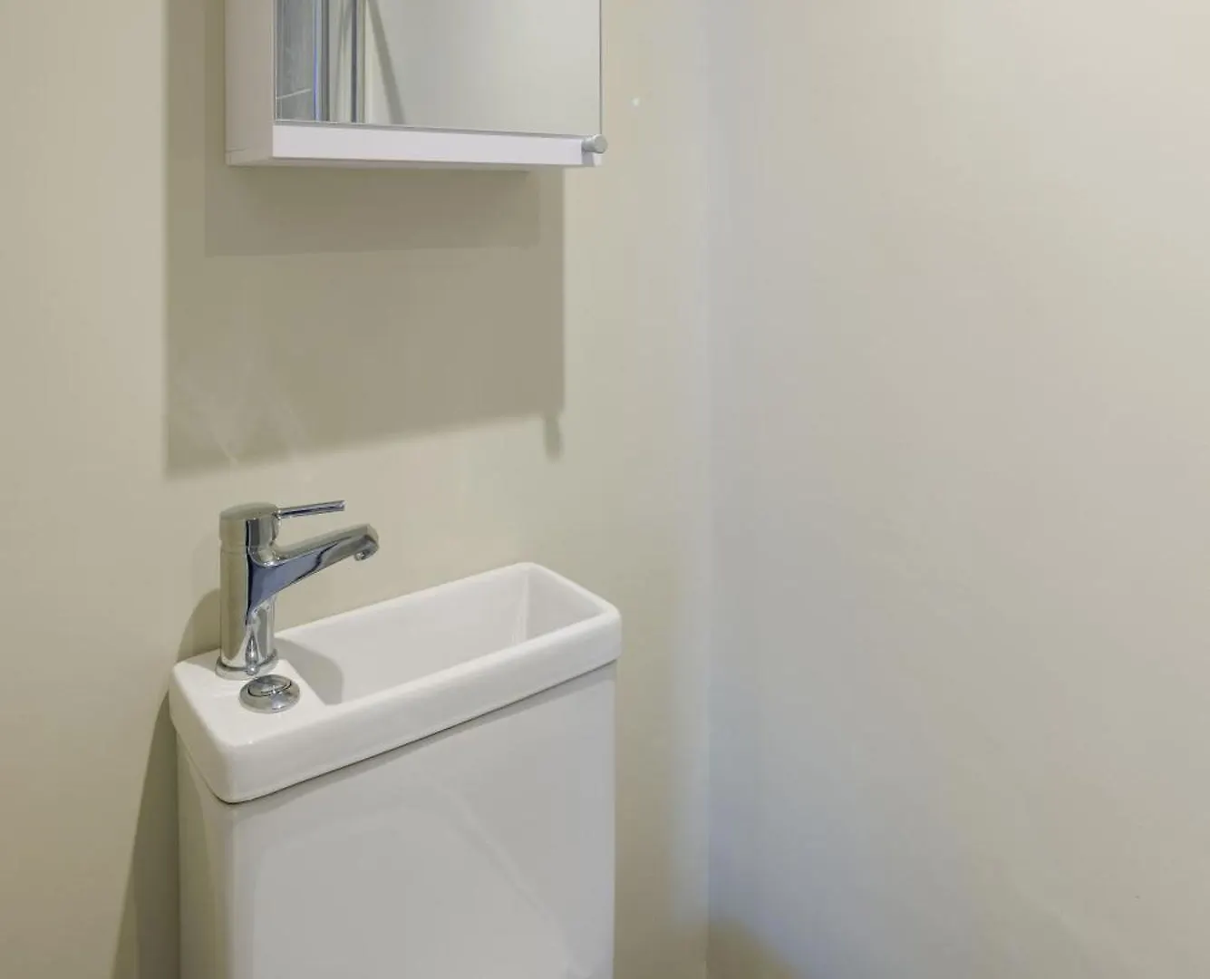 4 Bedroom, Sleeps 8, 3 Bathroom, Hot Tub, Wifi, Smart Tvs In Each Room 3 Min Walk To Kingsholm Stadium Gloucester Daire