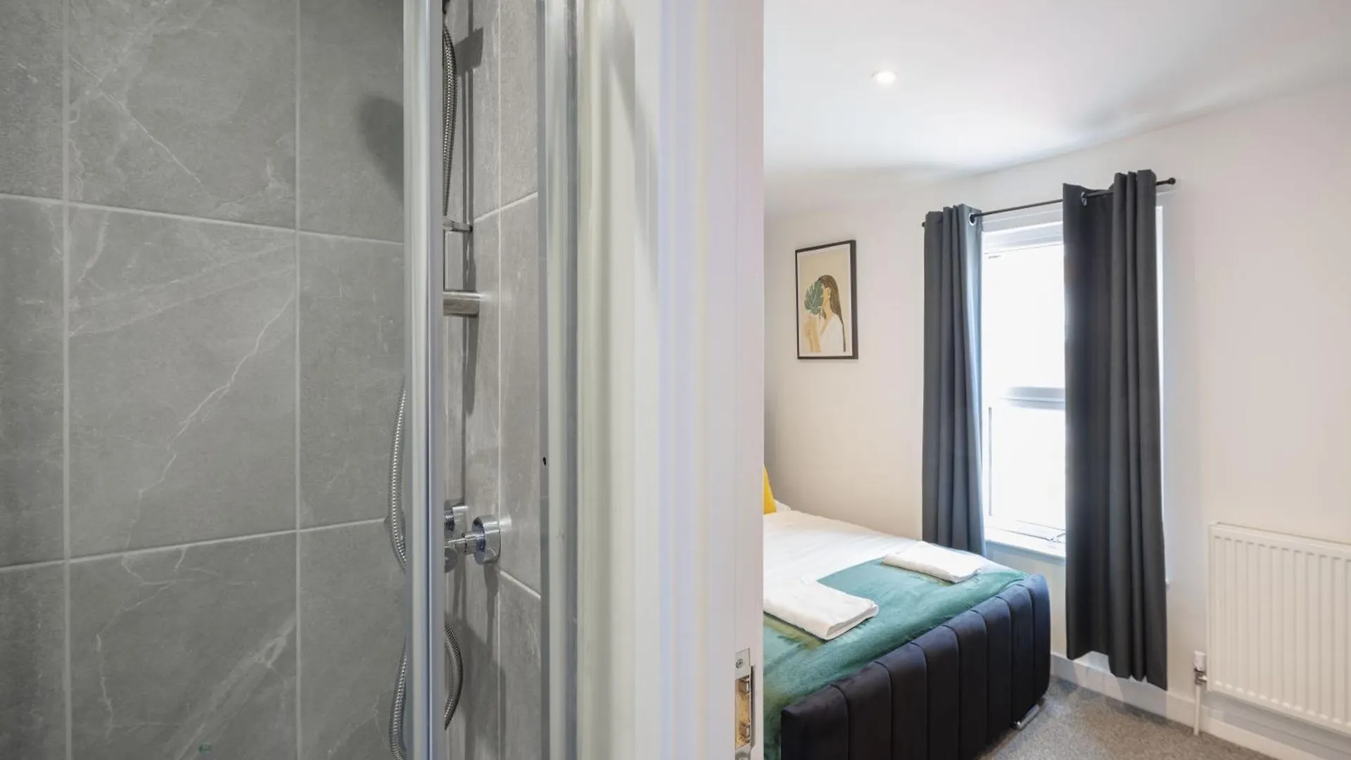 Daire 4 Bedroom, Sleeps 8, 3 Bathroom, Hot Tub, Wifi, Smart Tvs In Each Room 3 Min Walk To Kingsholm Stadium Gloucester