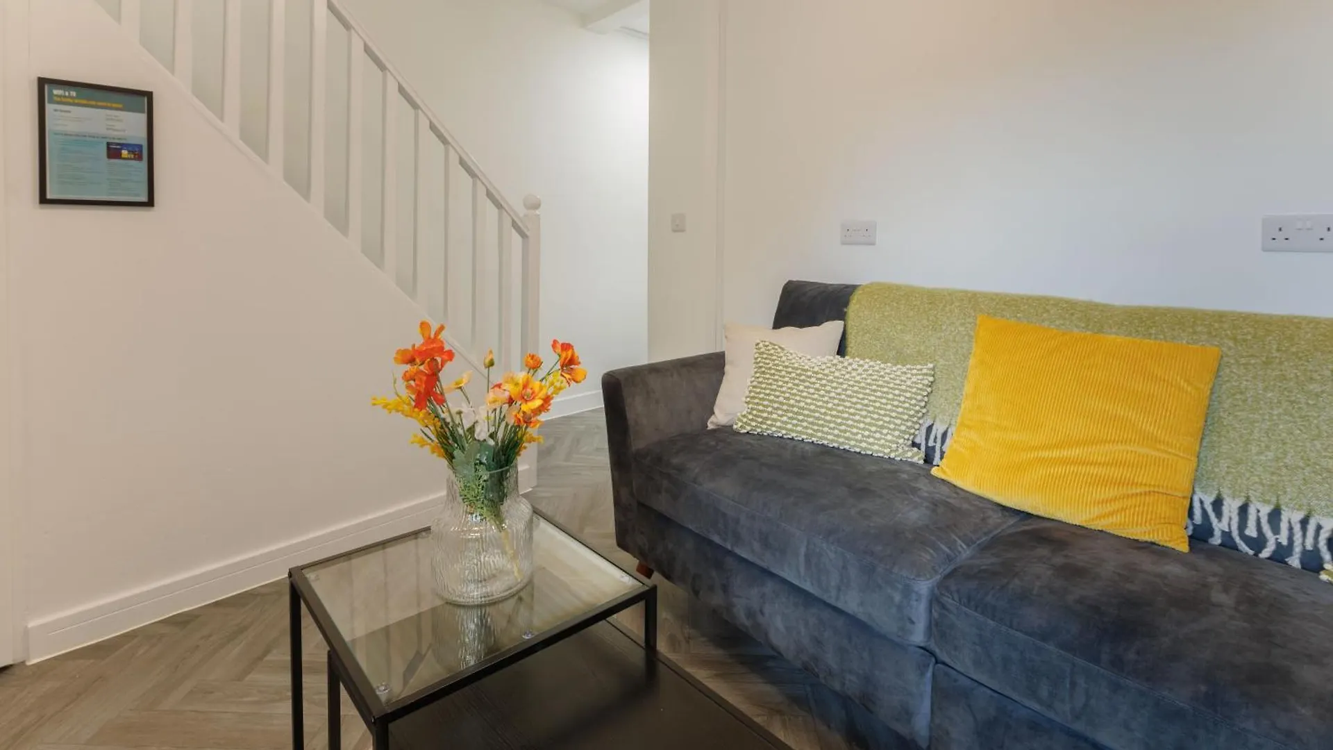 Apartment 4 Bedroom, Sleeps 8, 3 Bathroom, Hot Tub, Wifi, Smart Tvs In Each Room 3 Min Walk To Kingsholm Stadium Gloucester United Kingdom